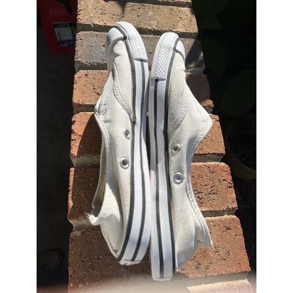 Women White & Navy  Slip On Converses— Size 6 - Picture 10 of 11